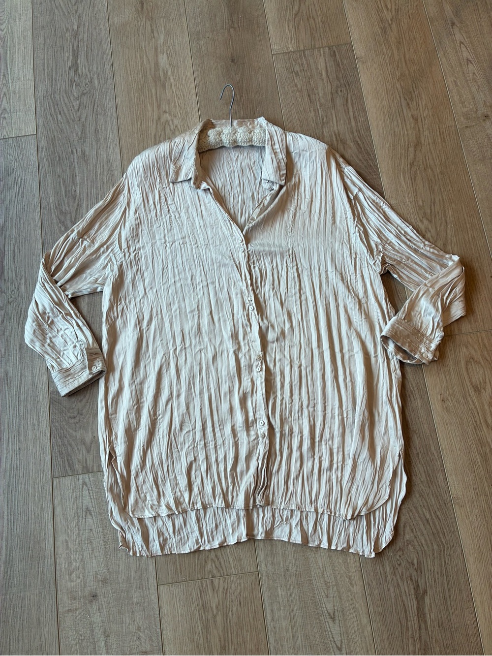 Zara Light Beige Crinkled Button-Down Women's Top oversized medium silky